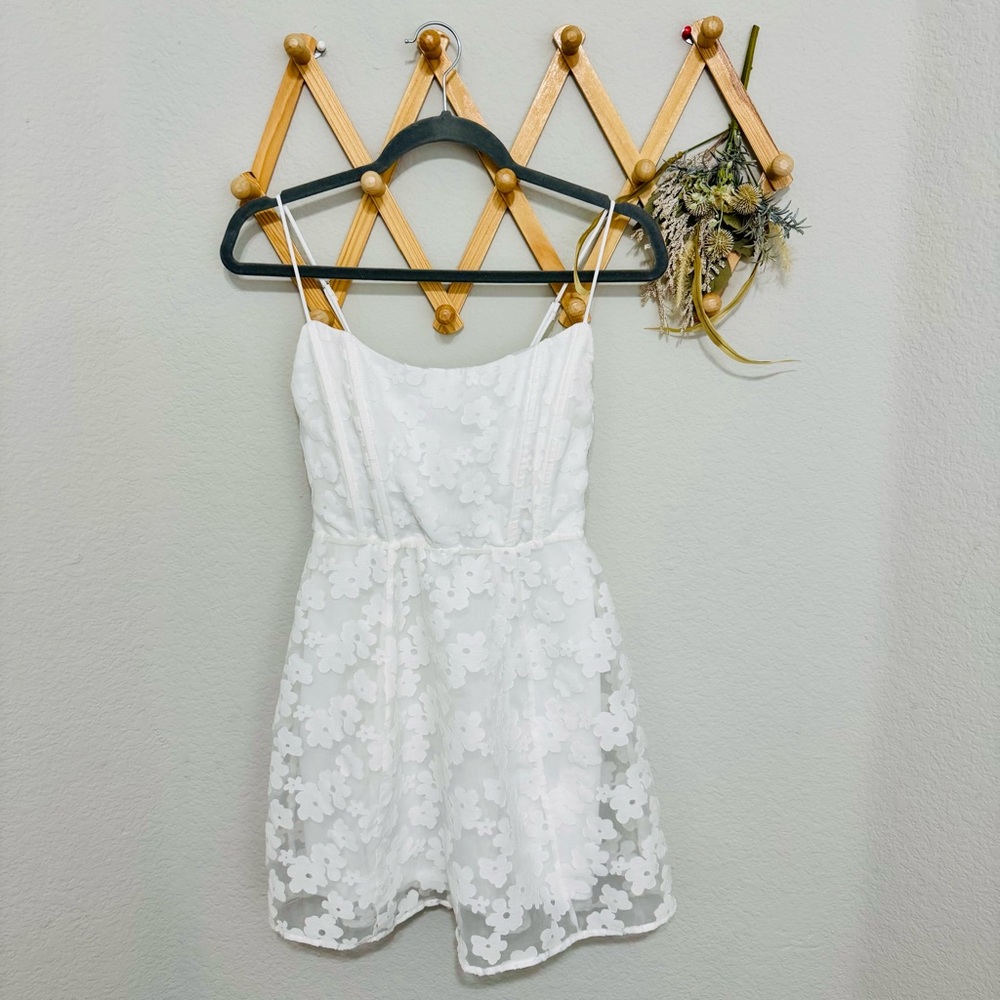 Lucy in the Sky White Mini Dress - Picture 4 of 11
